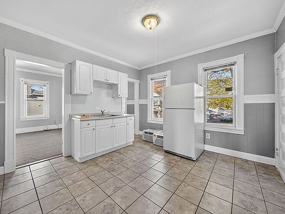 4th image of 95 Washington St