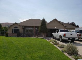 1805 Maui Dr, Richland, WA 99352