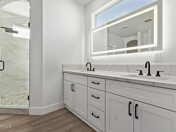 4th image of 10662 S 297TH Avenue