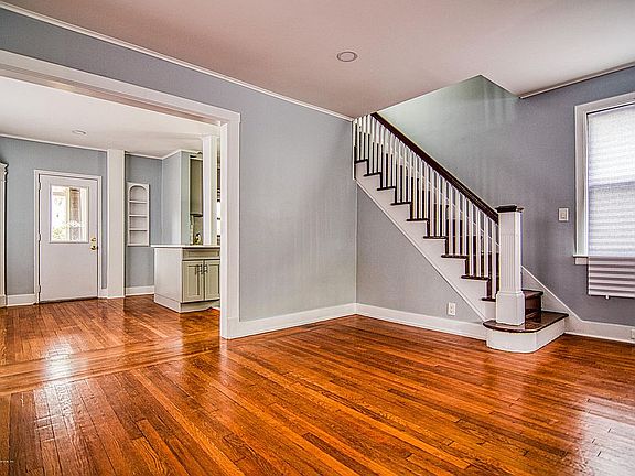 5th image of 54 Quinlan Ave