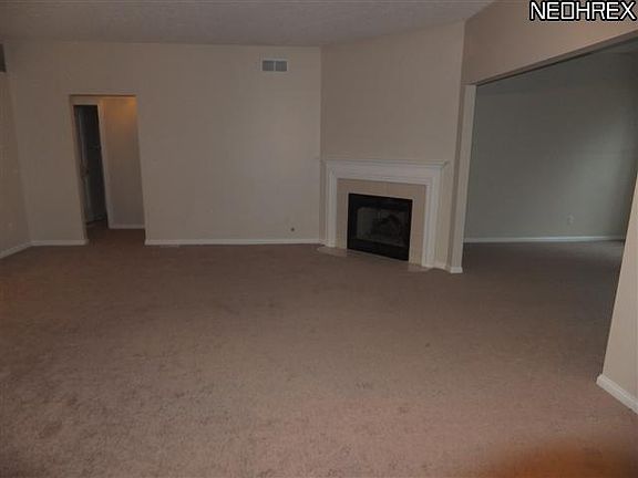 5th image of 427 Woodside Dr