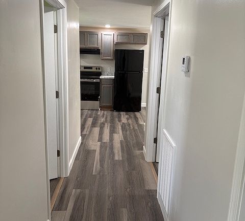 3rd image of 598 Beech St