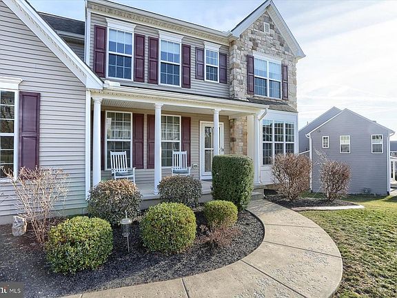 3rd image of 7424 View Crest Dr