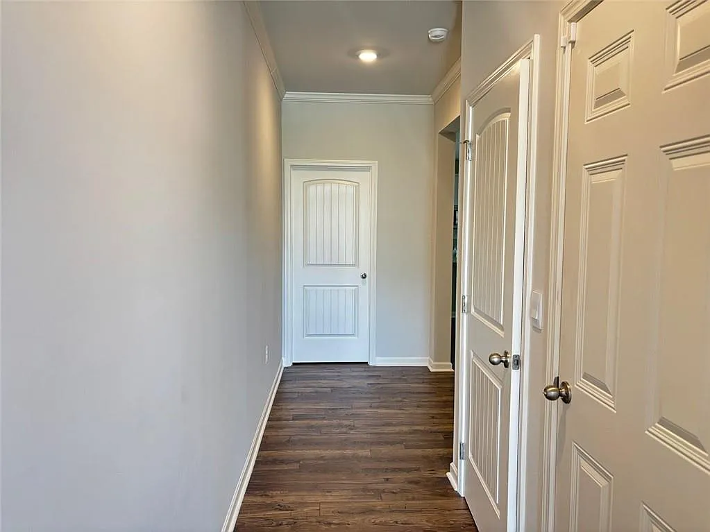 3 bed, 2.5 bath, 1965 sqft, $2,400 — Photo 2