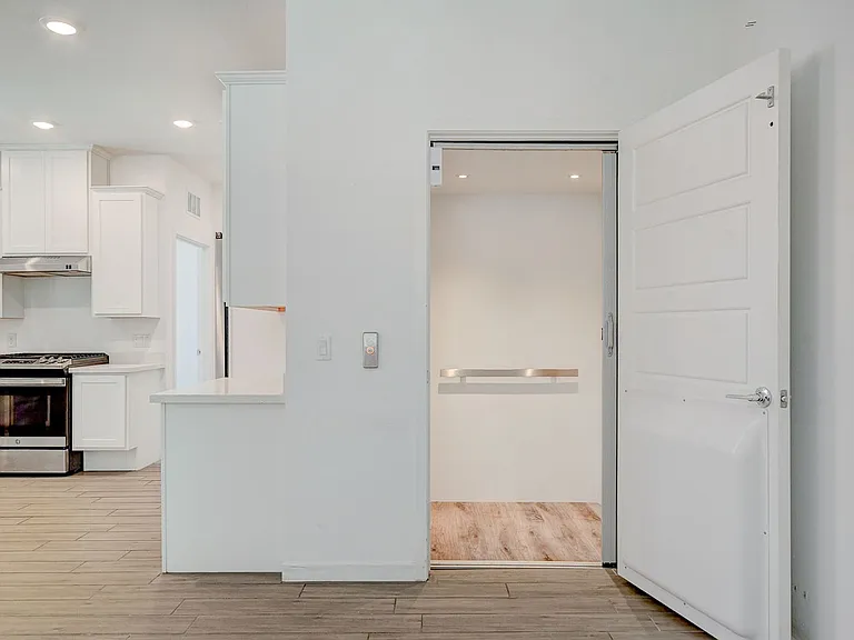 5730 Sky Pointe Dr #190 — Photo 22