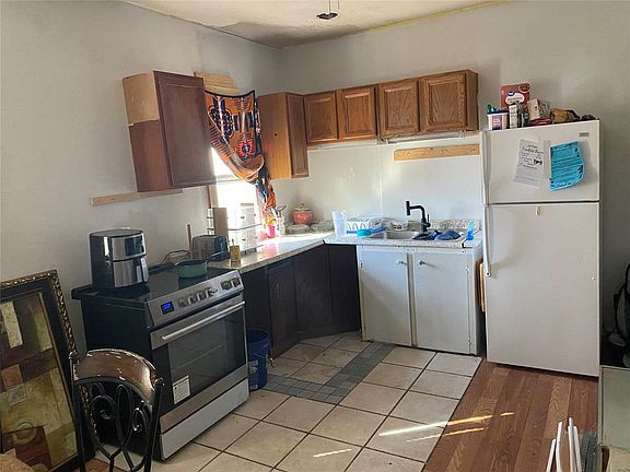 5th image of 1131 N Ellison Ave