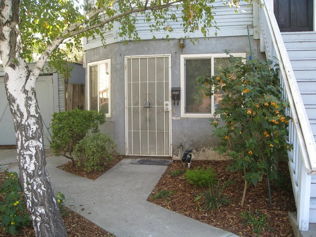 2 bed, 1000 sqft, $2,195 — Photo 1