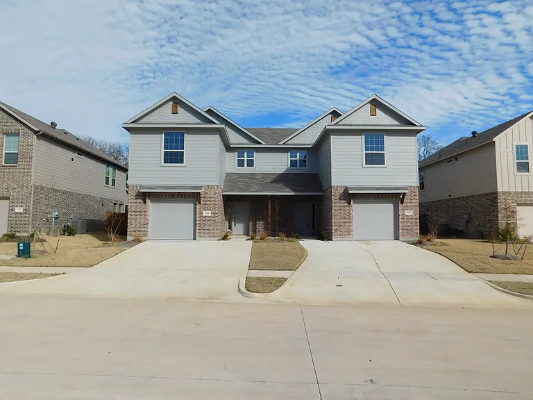 505 S Mockingbird Ln — Photo 1