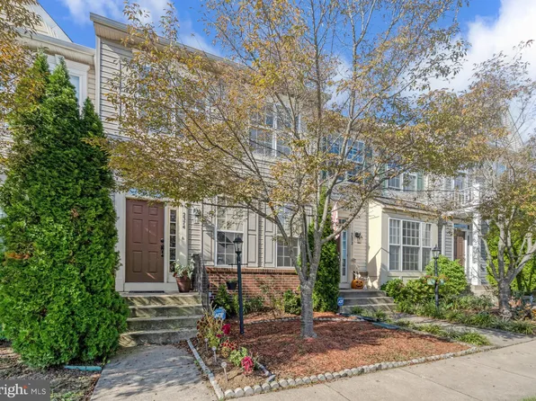 2374 Battery Hill Cir, Woodbridge, VA 22191