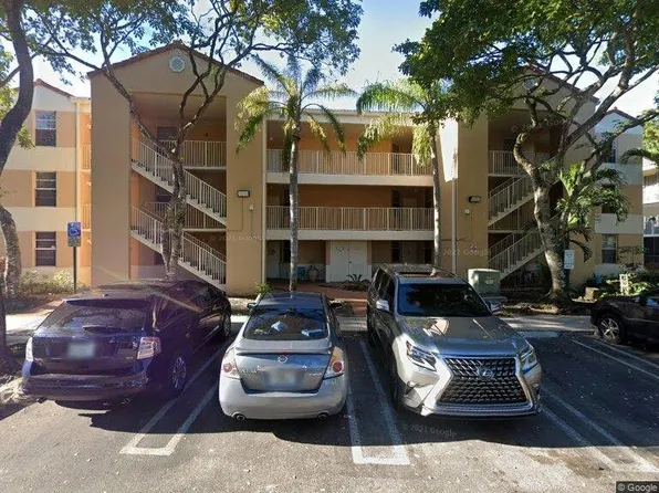8218 NW 24th St, Pompano Beach, FL 33065