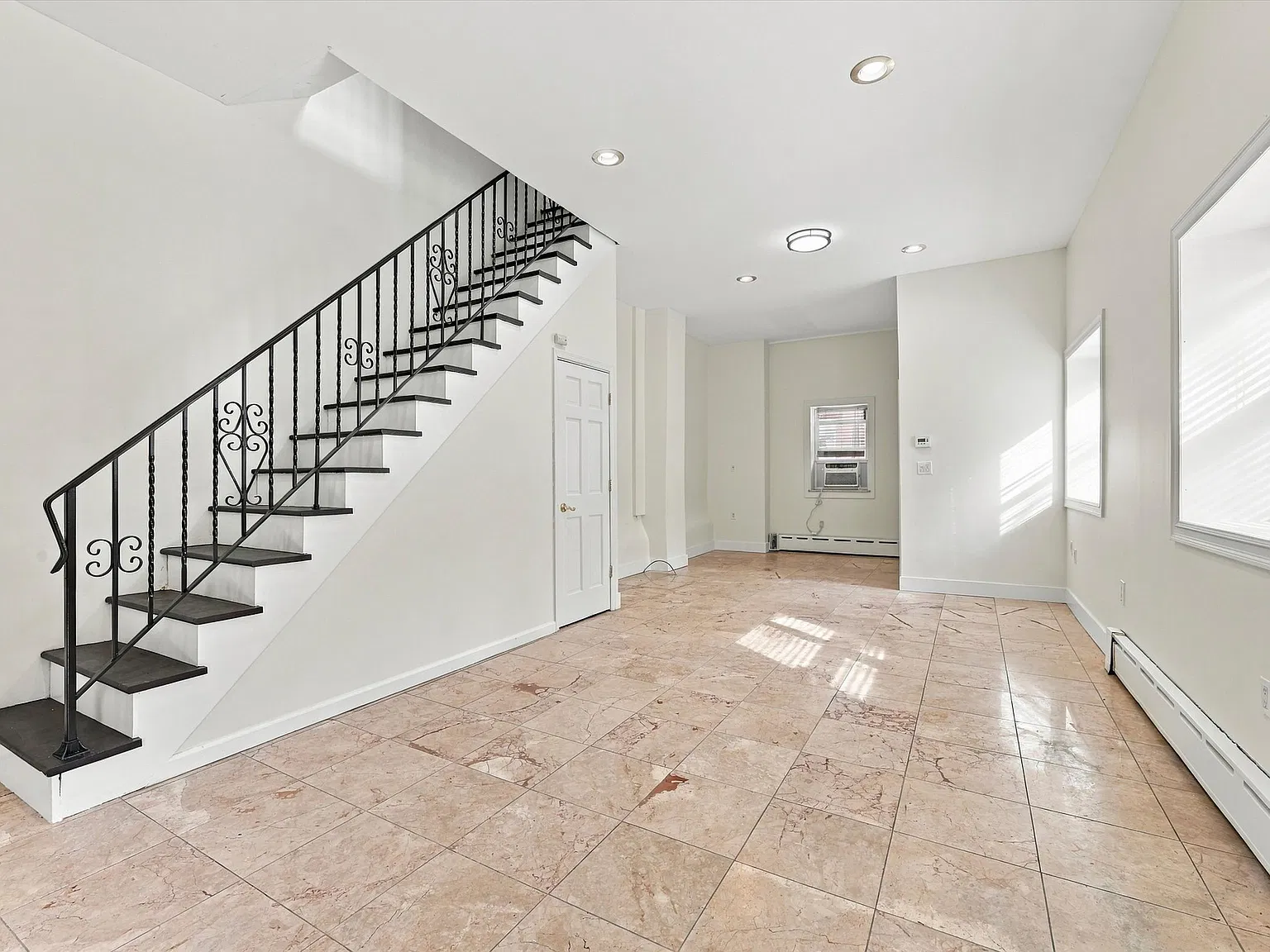 3 bed, 1336 sqft, $2,200 — Photo 4