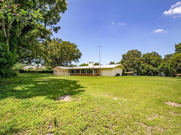 4th image of 1771 Royal Oak Pl W
