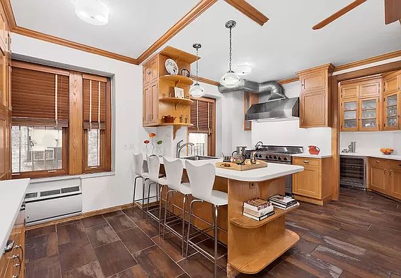 4th image of 310 W 79th St APT 1W