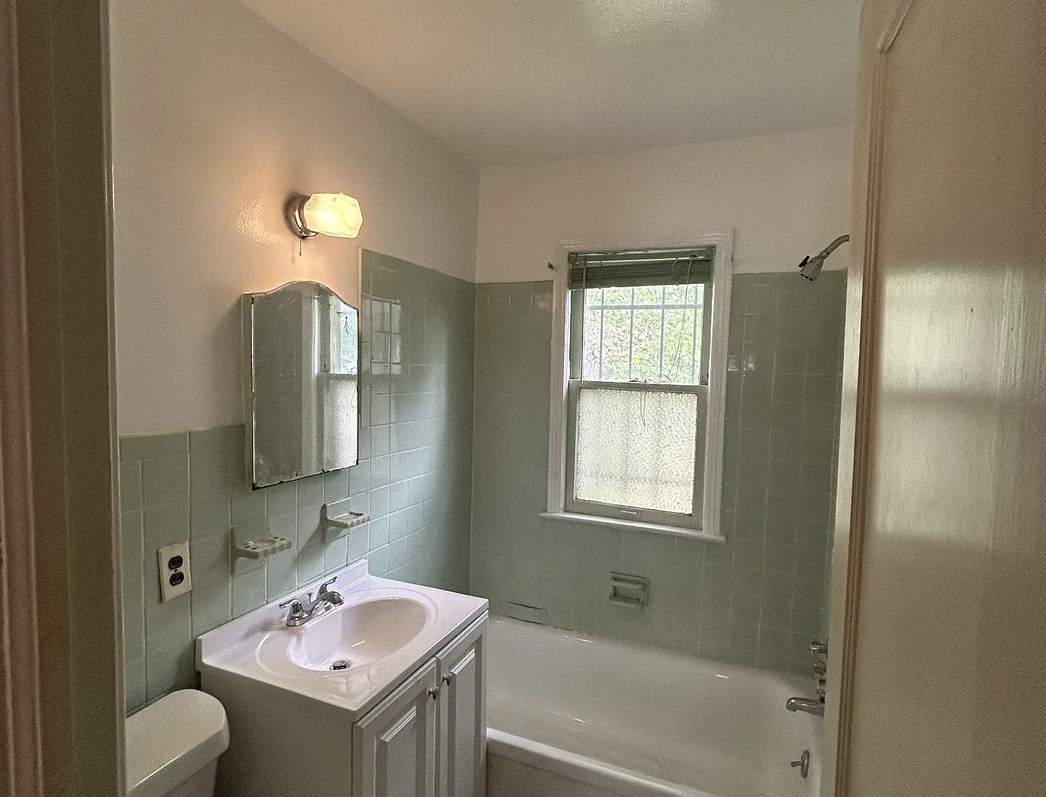 3 bed, 900 sqft, $1,195 — Photo 3