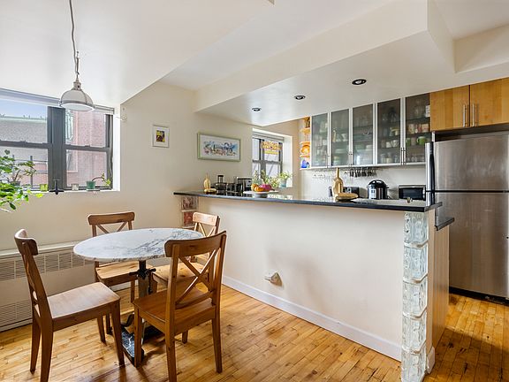 4th image of 555 Washington Ave APT 4B