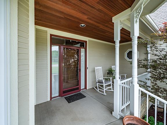 3rd image of 515 N Valley Creek Cir