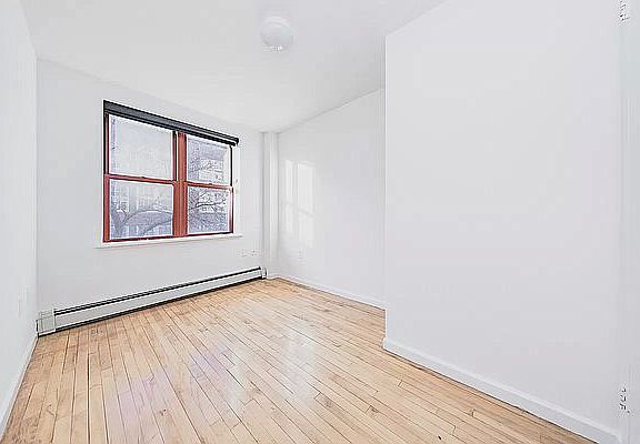 3rd image of 190 E 7th St APT 312