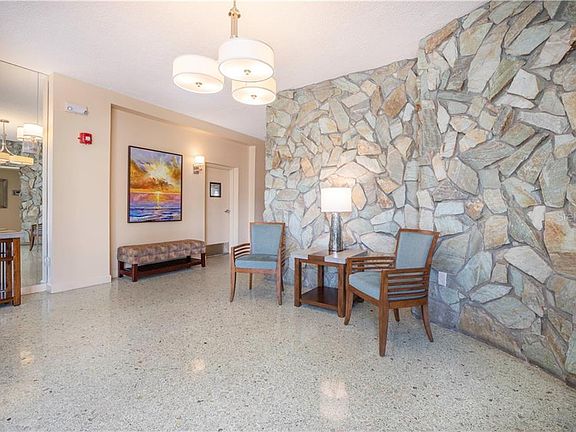 4th image of 700 Beach Dr NE APT 303