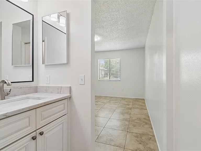 2945 Grovewood Blvd #A — Photo 43