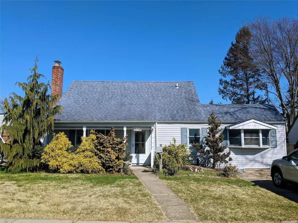 33 Harness Lane, Levittown, NY 11756