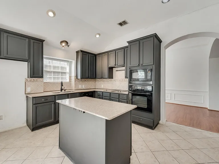 10911 Robincreek Ln — Photo 8