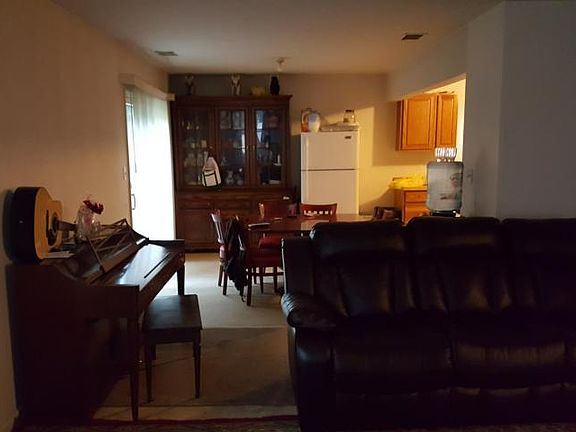 4th image of 932 Malcolm St