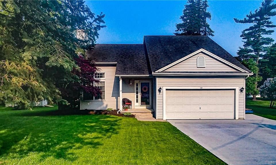 1st image of 152 N Maple Dr