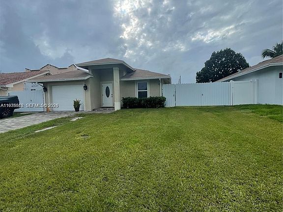 4th image of 1369 Rainbow Ave