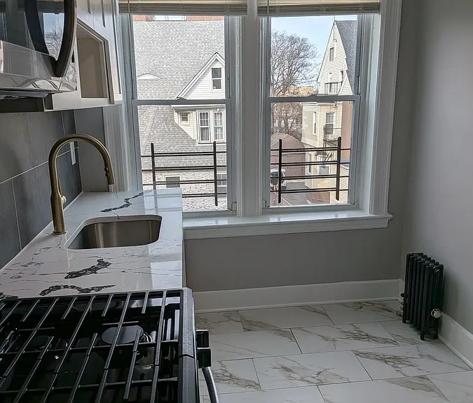 315 William St — Photo 1