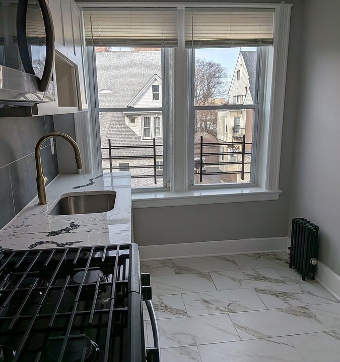 1st image of 315 William St