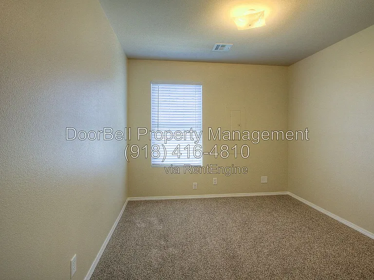 5801 N 34th St — Photo 9