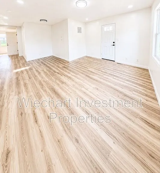 725 W Williams Ave — Photo 14
