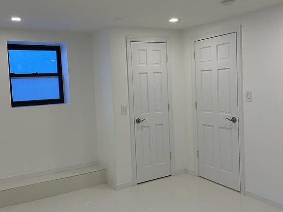 4th image of 131 Beach 122nd St #A