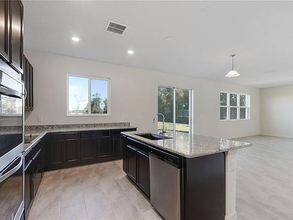 3rd image of 5439 Hanover Square Dr