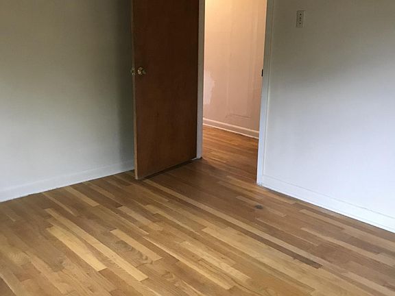 4th image of 547 Lively Dr