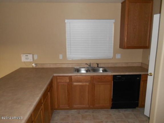 3rd image of 3320 W Wayland Dr