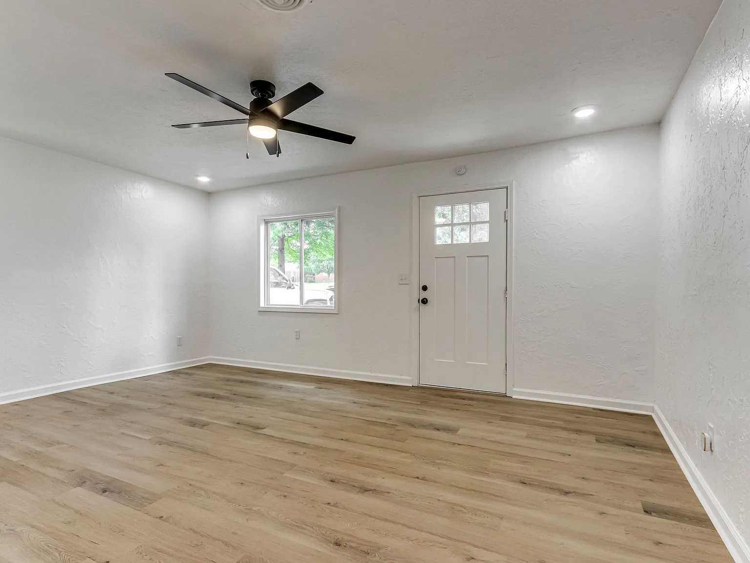 3 bed, 1020 sqft, $1,495 — Photo 3
