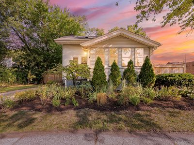 489 E Cambourne St, Ferndale, MI, 48220