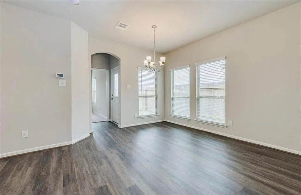 3 bed, 2.0 bath, 1548 sqft, $2,300 — Photo 2