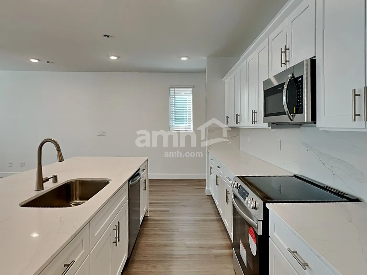 3 bed, 2.5 bath, 2040 sqft, $2,495 — Photo 4