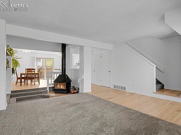 3rd image of 906 London Green Way
