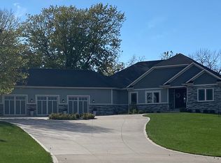 3410 142nd St, Urbandale, IA 50323