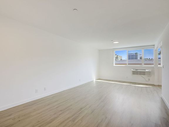 3rd image of 7070 Franklin Ave #111