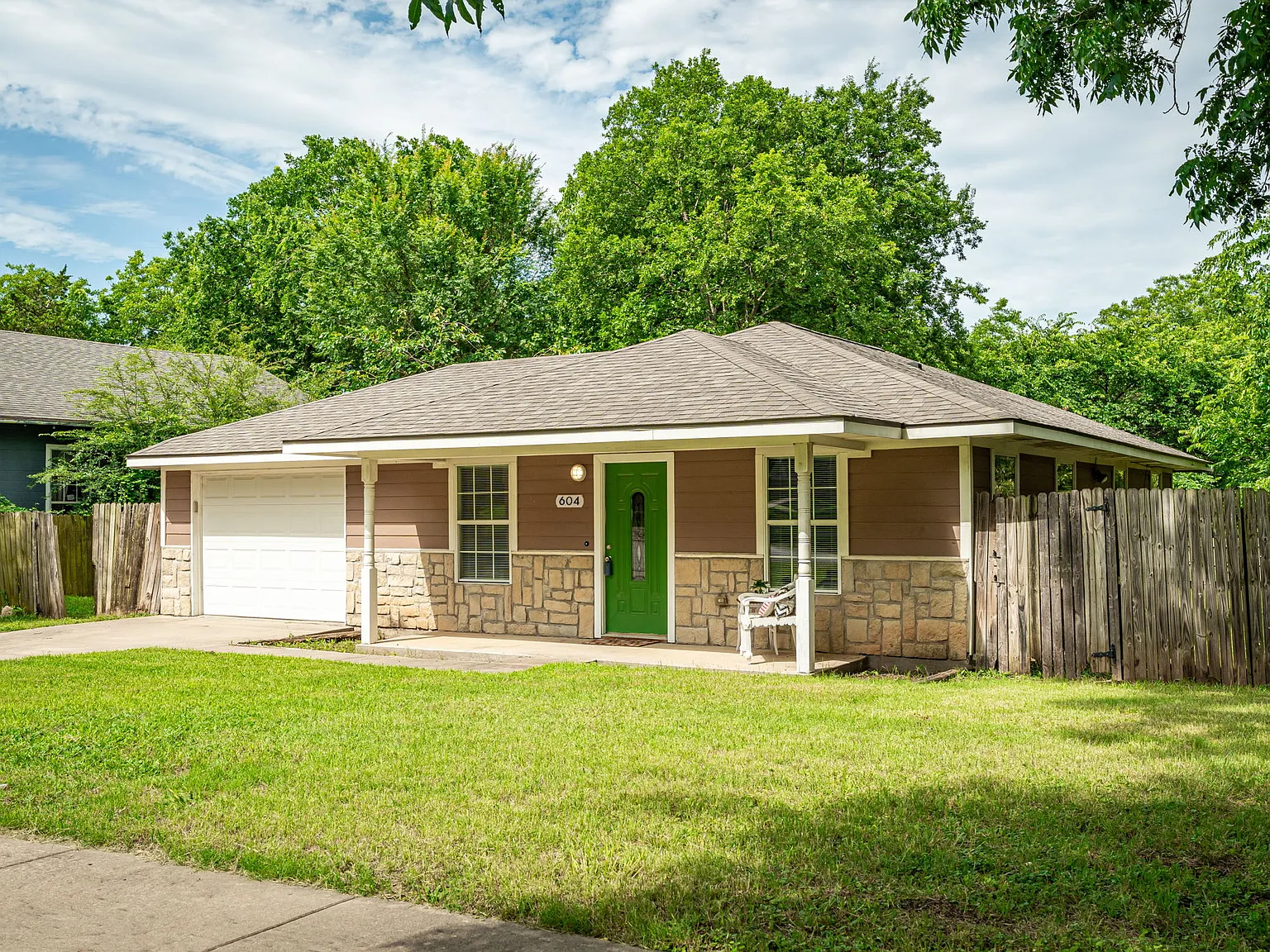 3 bed, 1056 sqft, $1,600 — Photo 2