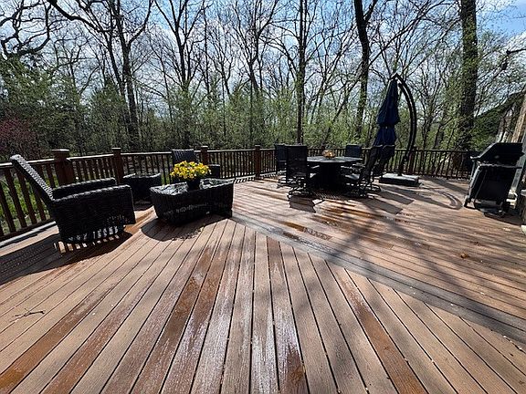4th image of 371 Red Oak Ln