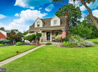 966 Edgewood Dr, Springfield, PA 19064