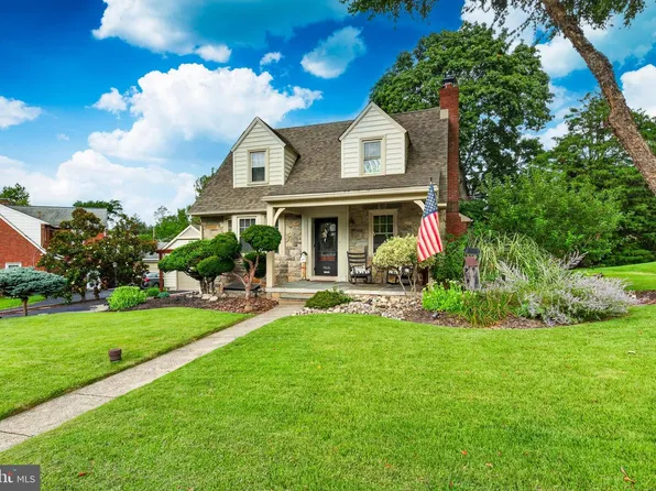 966 Edgewood Dr, Springfield, PA 19064