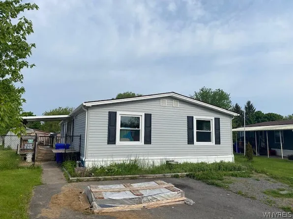 121 Trinity Dr, Holley, NY 14470