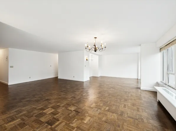 166-25 Powells Cove Boulevard image 8 of 40