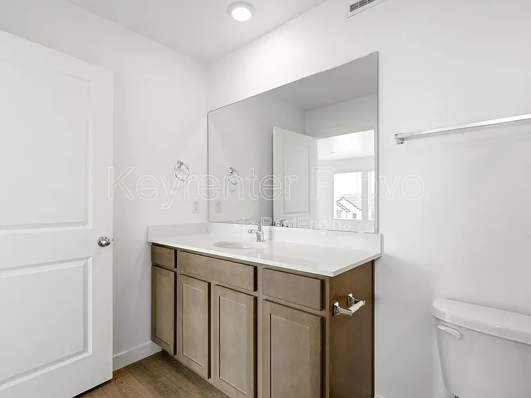 371 E Levengrove Dr — Photo 21